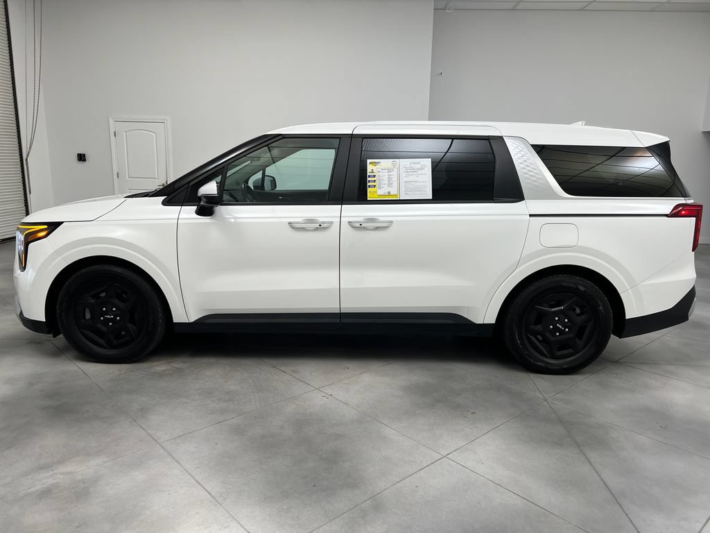 Used 2025 Kia Carnival FWD image 5