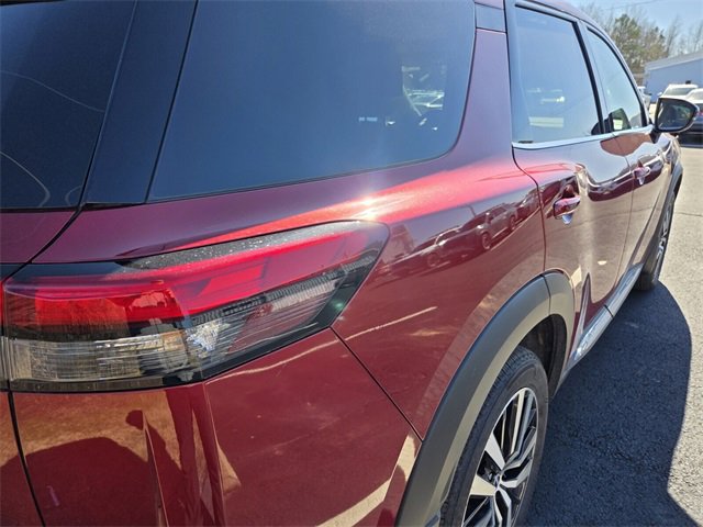 Used 2025 Nissan Pathfinder Platinum w/ Cargo Package image 6