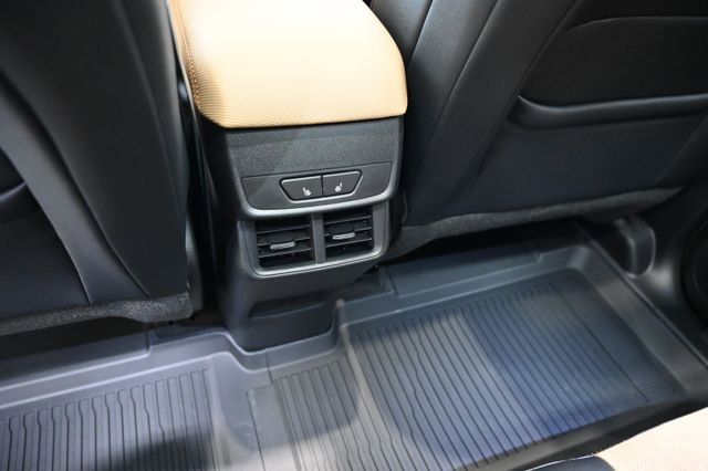 New 2026 Chevrolet Equinox ACTIV w/ Convenience Package III AWD/4WD image 25
