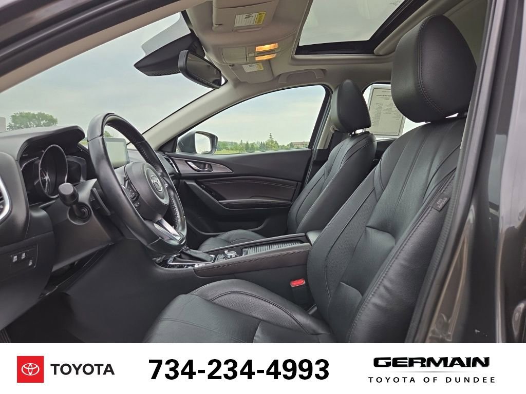 Used 2018 MAZDA MAZDA3 Grand Touring w/ Premium Equipment Package FWD image 12