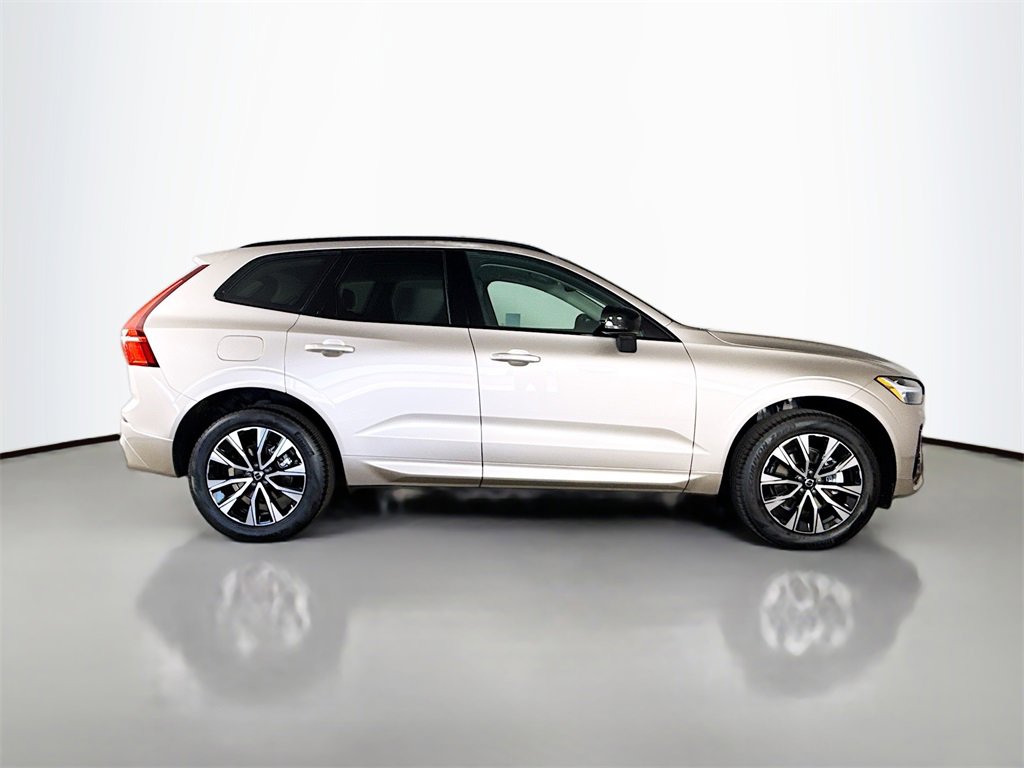 Used 2025 Volvo XC60 B5 Core w/ Protection Package Premier image 8
