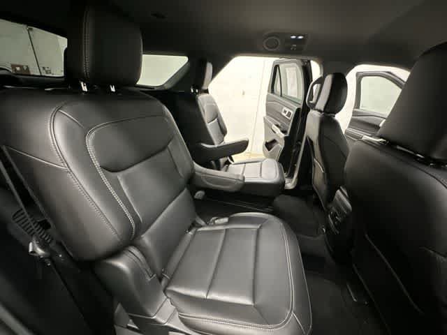 Used 2024 Ford Explorer XLT w/ Equipment Group 202A AWD/4WD image 23