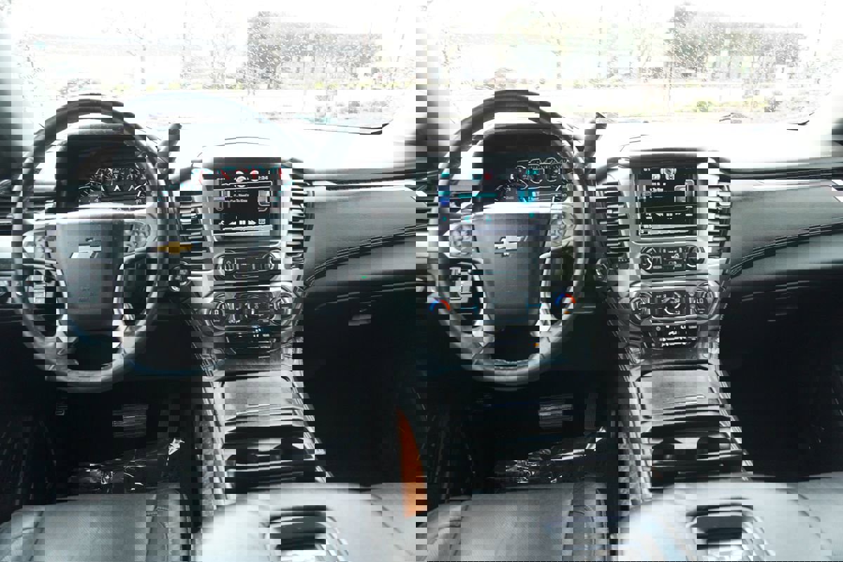 Used 2015 Chevrolet Suburban LTZ image 25