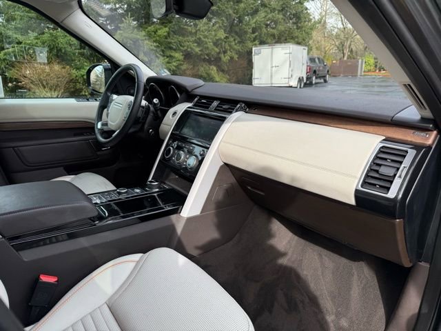 Used 2017 Land Rover Discovery HSE Luxury image 11