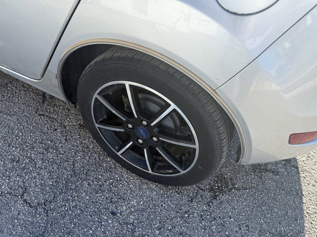 Used 2015 Ford Fiesta SE w/ Equipment Group 201A image 7