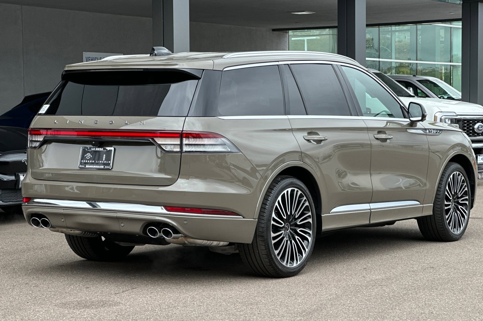 New 2025 Lincoln Aviator Black Label image 3