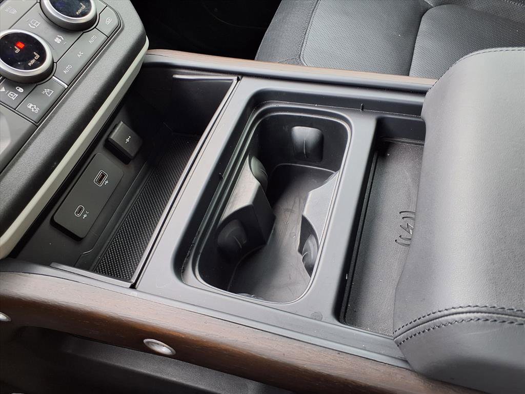 Used 2024 Land Rover Defender 110 X-Dynamic SE image 11