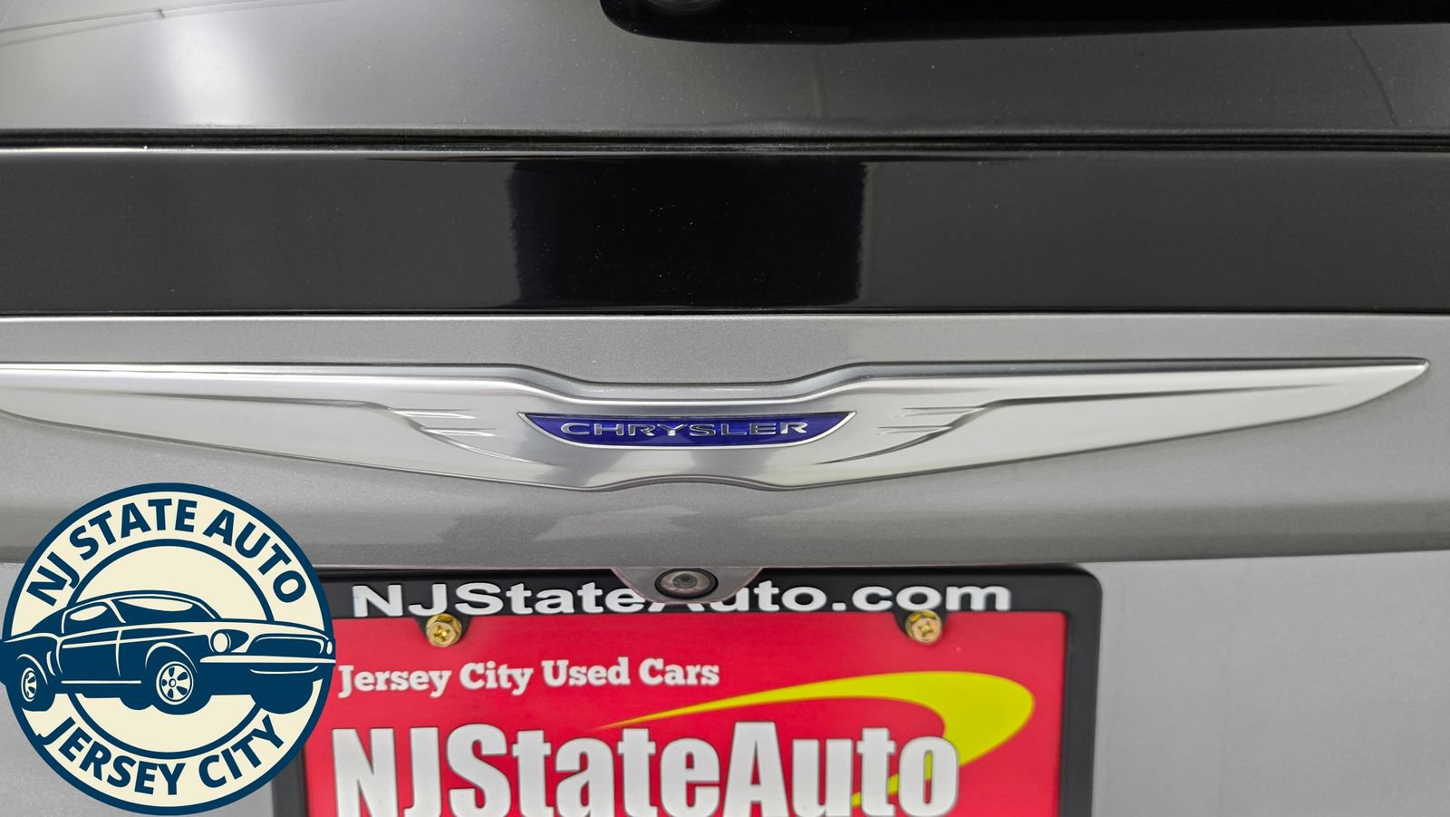 Used 2019 Chrysler Pacifica Touring Plus w/ Tire & Wheel Group FWD image 31