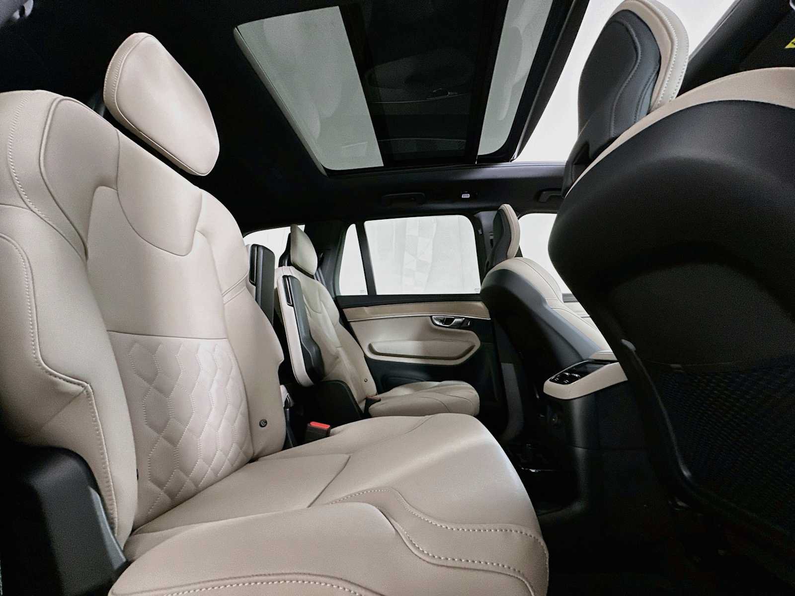 New 2026 Volvo XC90 T8 Plus w/ Protection Package AWD/4WD image 26