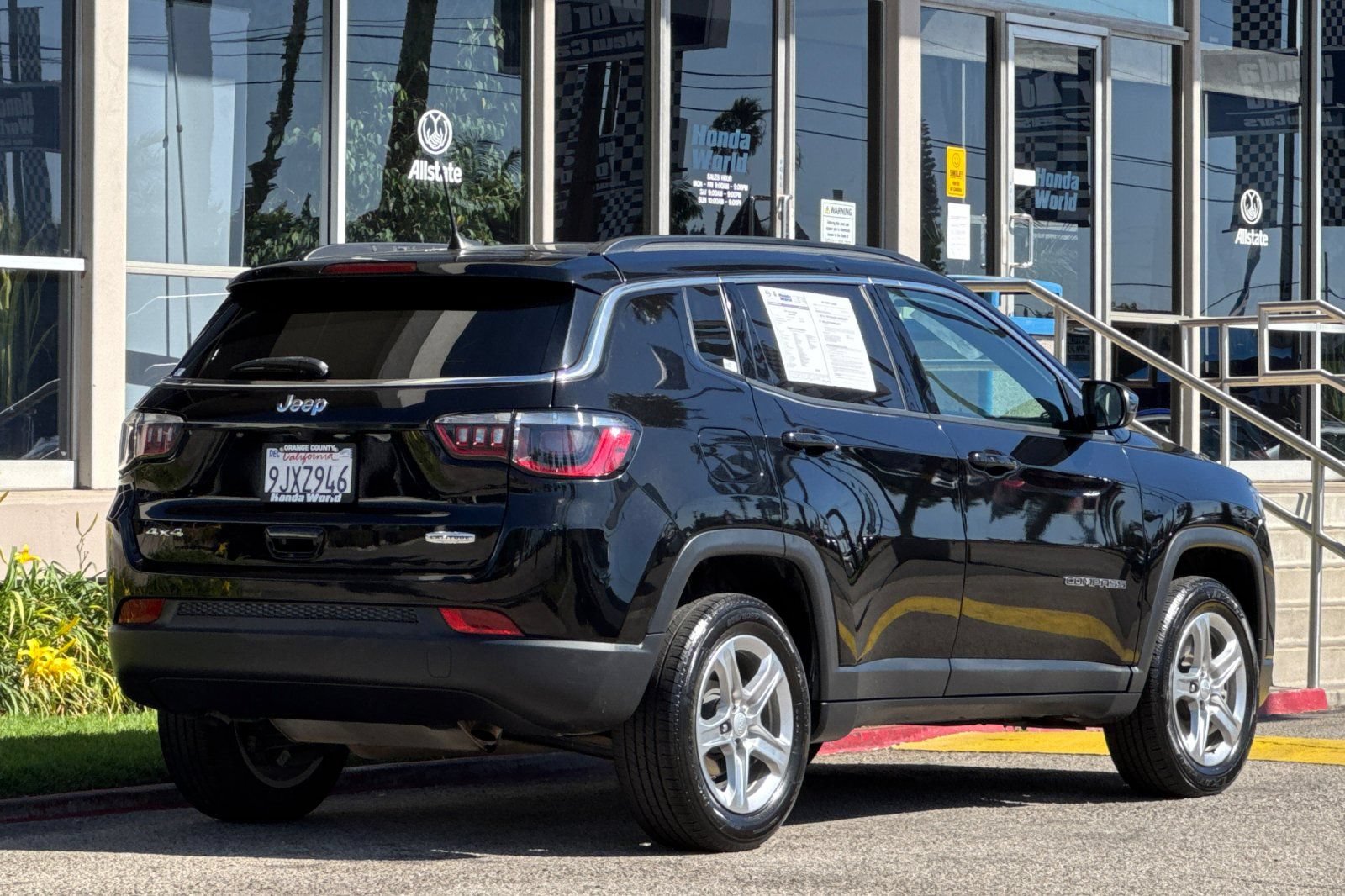 Used 2024 Jeep Compass Latitude AWD/4WD image 4