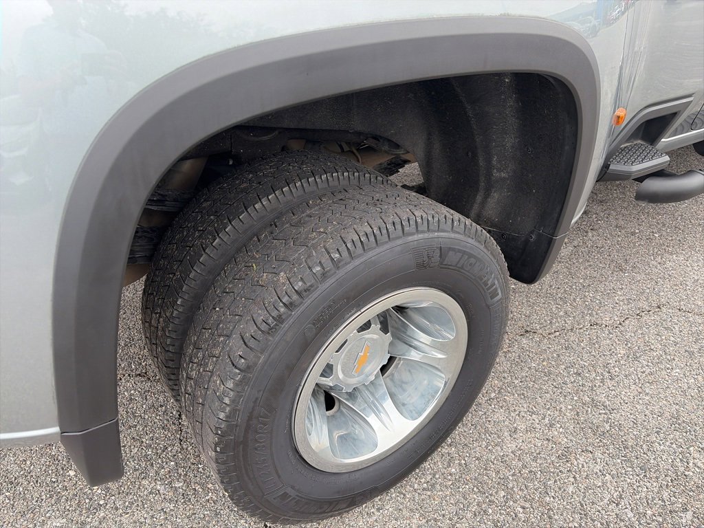 Used 2024 Chevrolet Silverado 3500 LT w/ Convenience Package image 9