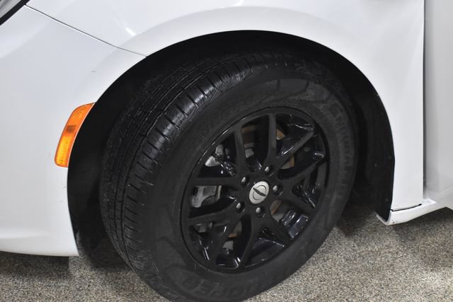 Certified 2022 Chrysler Pacifica Touring-L image 11