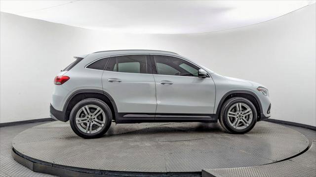 Used 2021 Mercedes-Benz GLA 250 4MATIC w/ Premium Package image 9
