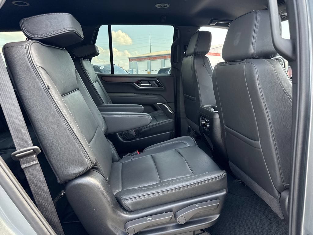 Used 2025 GMC Yukon Denali AWD/4WD image 15