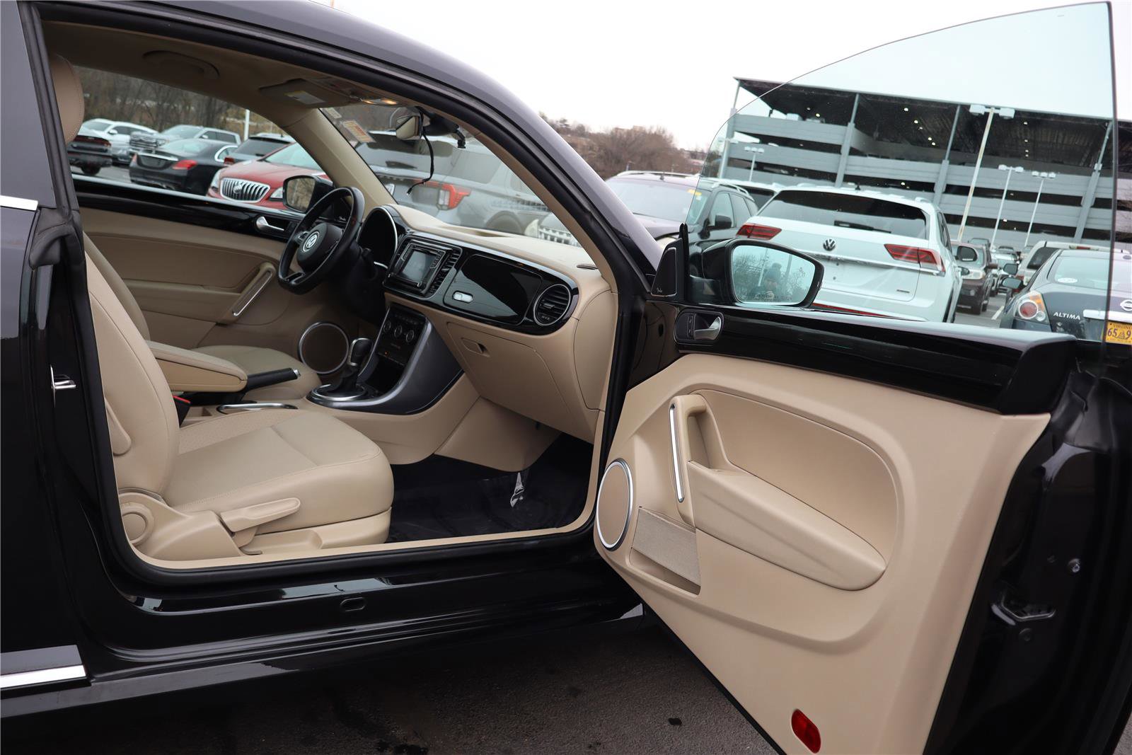 Used 2019 Volkswagen Beetle 2.0T SE w/ SE Premium Package image 27