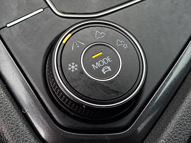 Used 2020 Volkswagen Tiguan SE AWD/4WD image 25