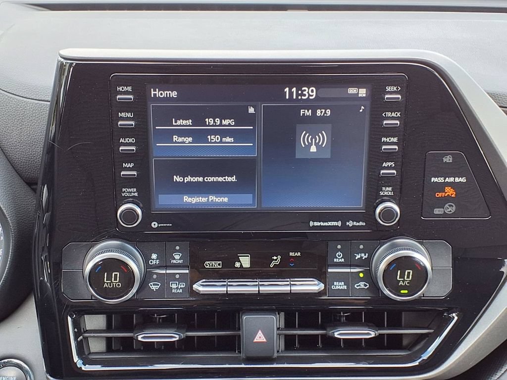 Used 2022 Toyota Highlander LE FWD image 22