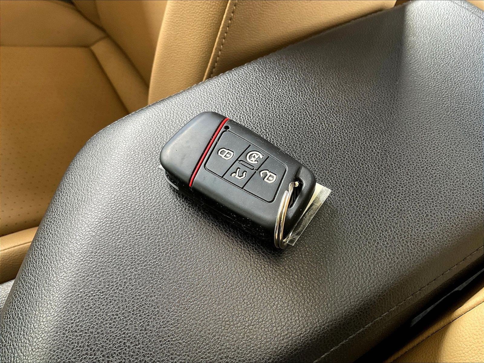 Used 2019 Volkswagen Jetta SE w/ Cold Weather Package FWD image 32