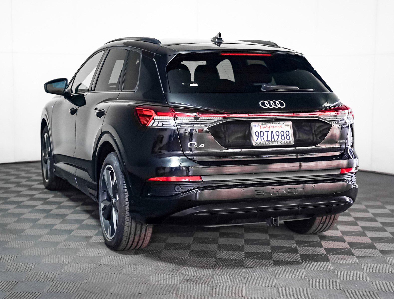 Used 2024 Audi Q4 e-tron Premium Plus image 2