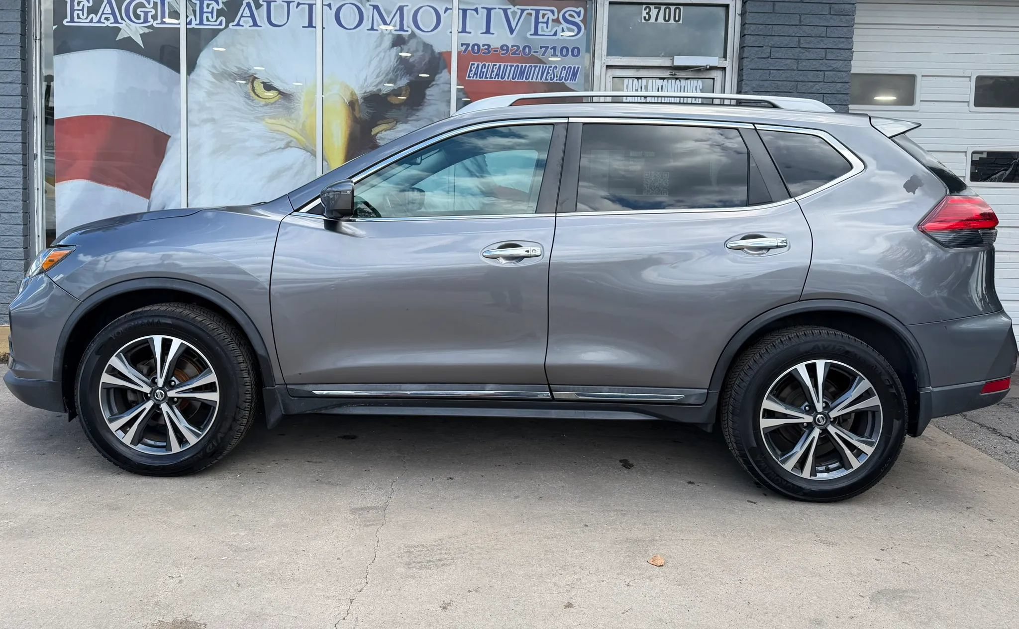 Used 2017 Nissan Rogue SL w/ SL Premium Package AWD/4WD image 4