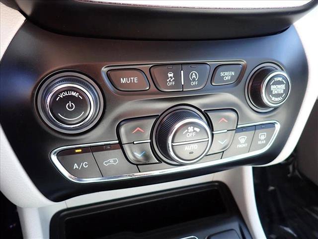 Used 2021 Jeep Cherokee Latitude Lux w/ Comfort/Convenience Group FWD image 20