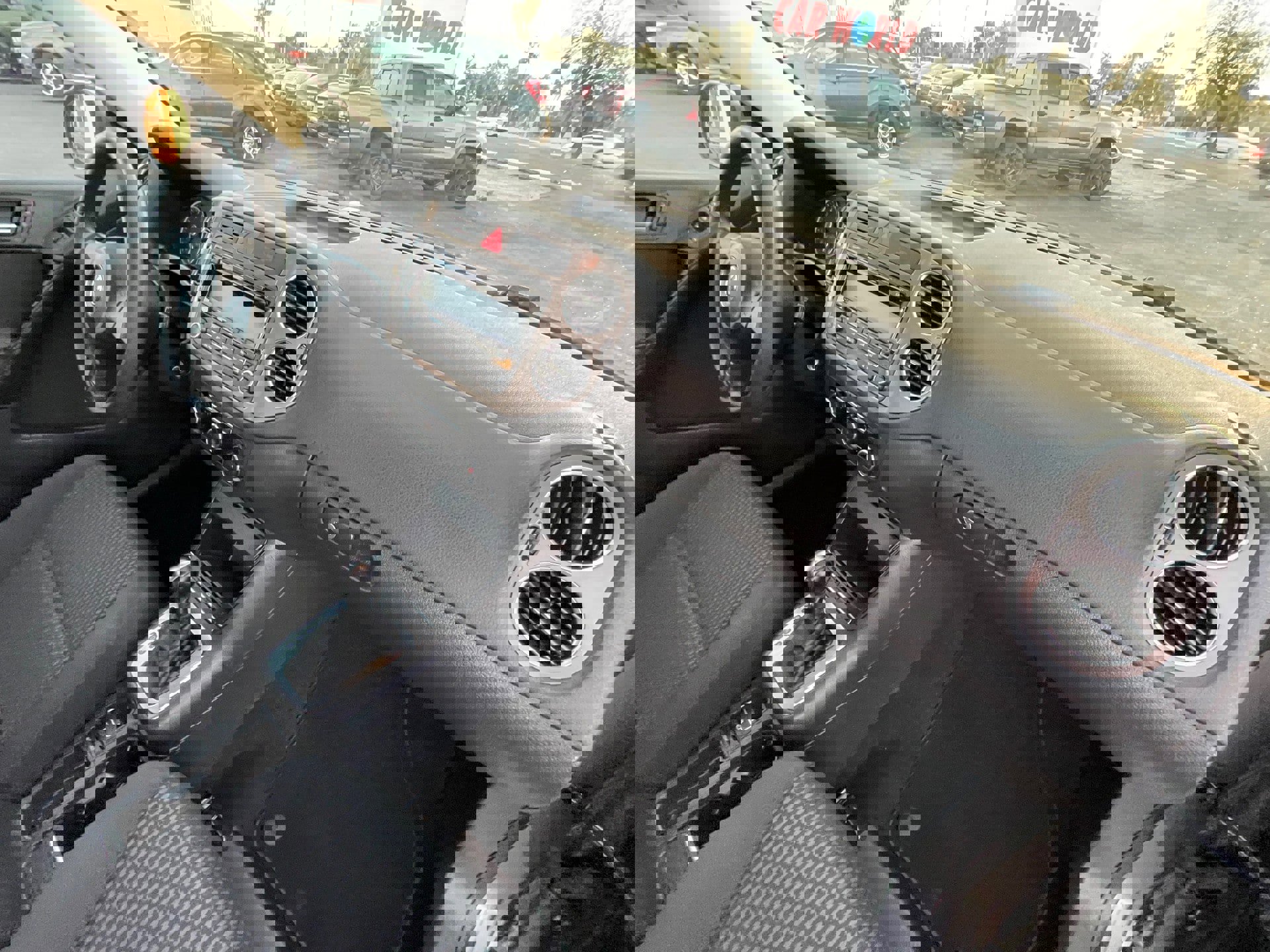 Used 2011 Volkswagen Tiguan SE image 24