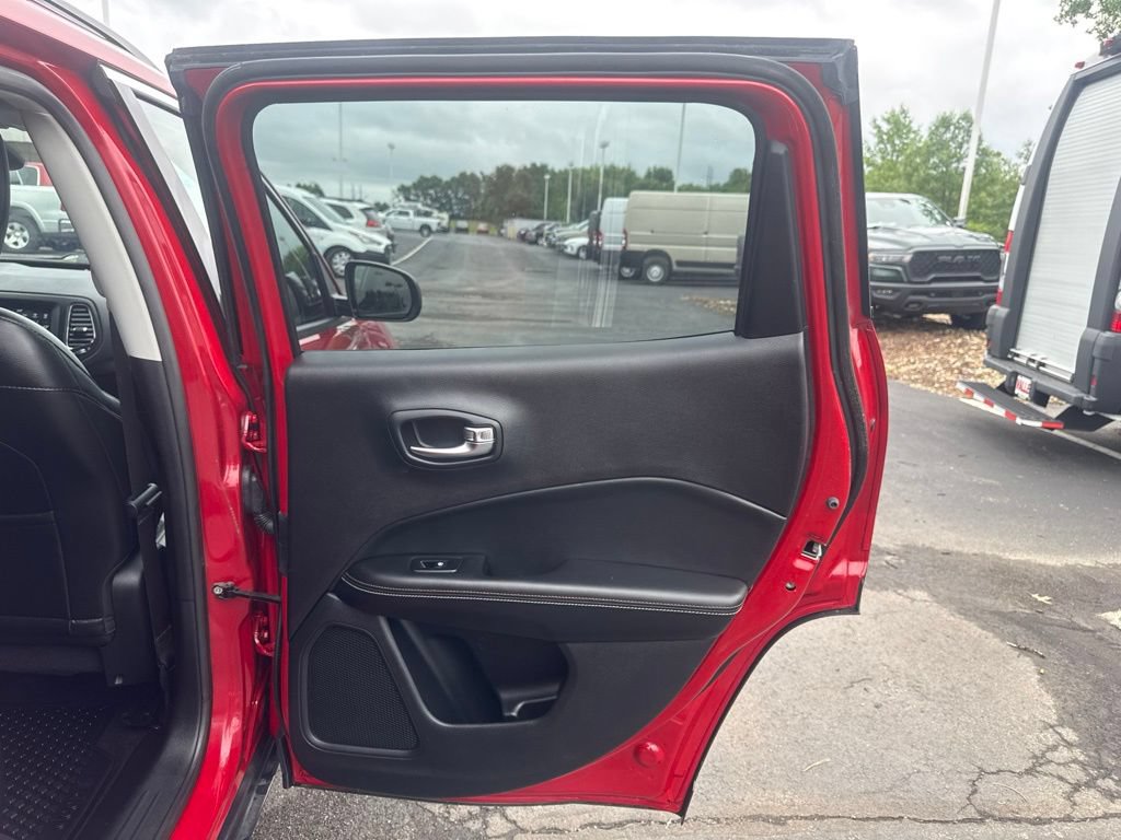 Used 2020 Jeep Compass Latitude w/ Cold Weather Group AWD/4WD image 40