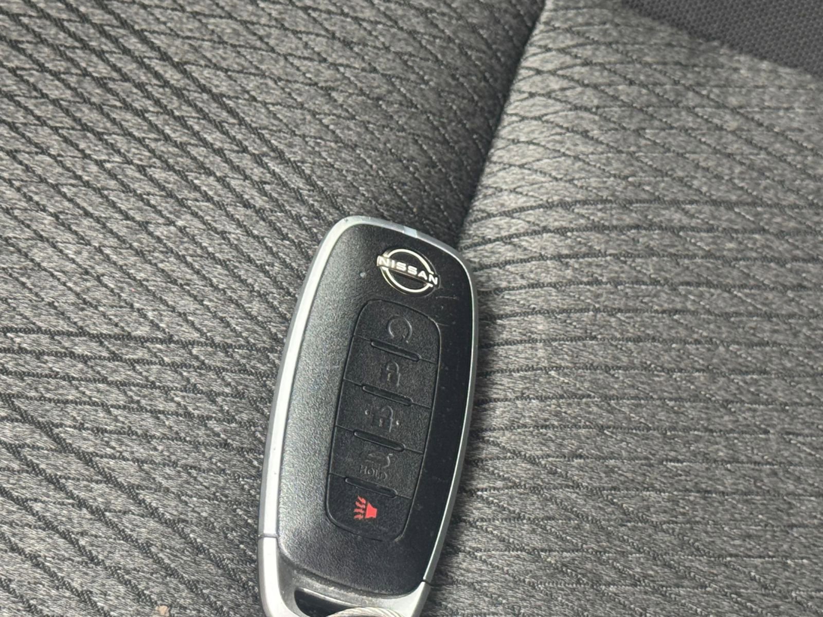Used 2025 Nissan Rogue SV FWD image 27
