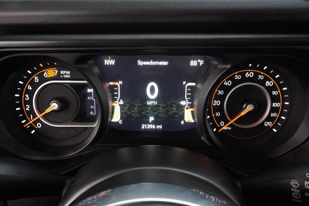 Used 2025 Jeep Wrangler Unlimited Sahara AWD/4WD image 11