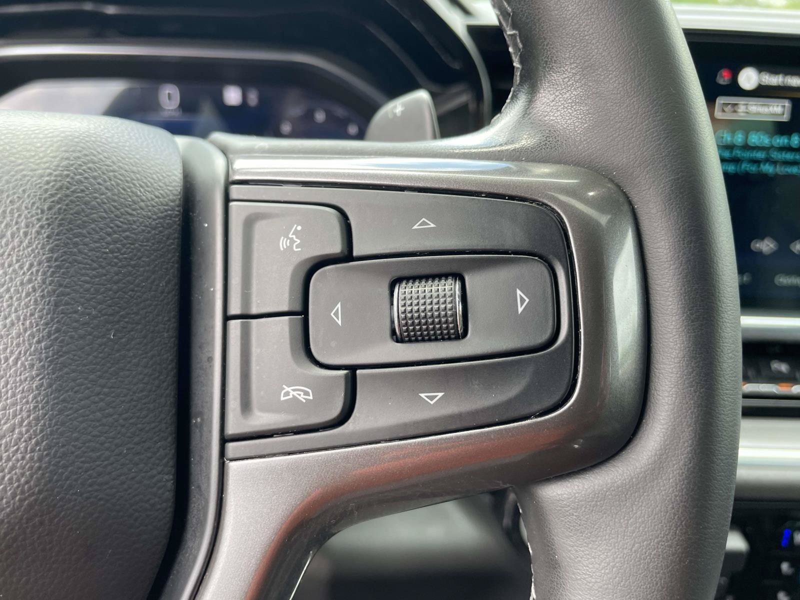 Used 2025 Chevrolet Silverado 1500 High Country w/ Technology Package AWD/4WD image 9