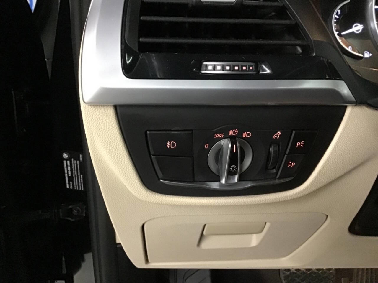 Used 2019 BMW X3 xDrive30i w/ Driving Assistance Package image 14