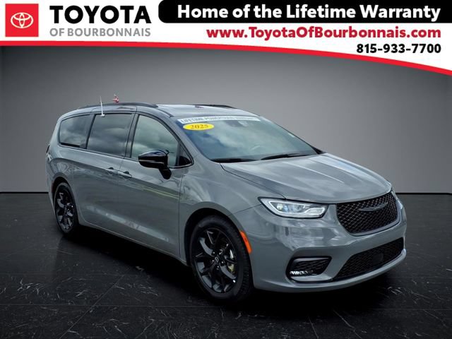 Used 2025 Chrysler Pacifica Limited
