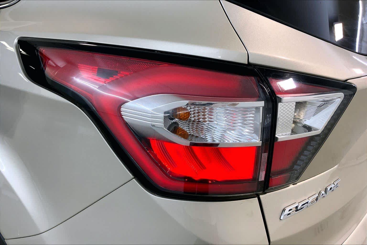Used 2018 Ford Escape Titanium w/ Ford Safe & Smart Package AWD/4WD image 28
