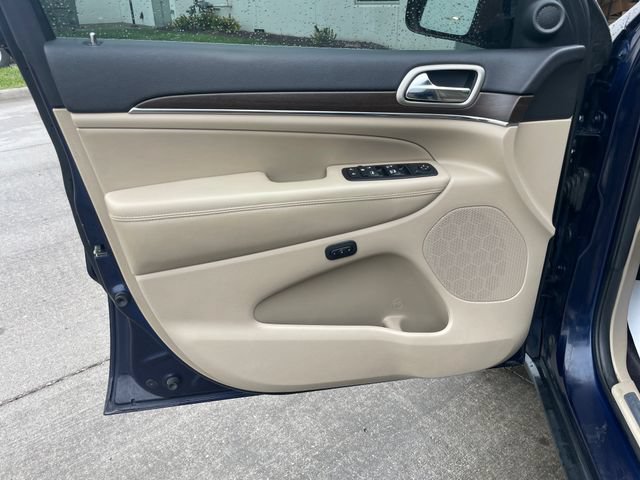Used 2017 Jeep Grand Cherokee Limited AWD/4WD image 11