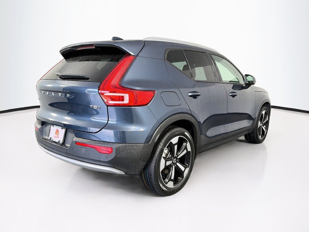 Used 2022 Volvo XC40 T5 Momentum w/ Premium Package AWD/4WD image 10