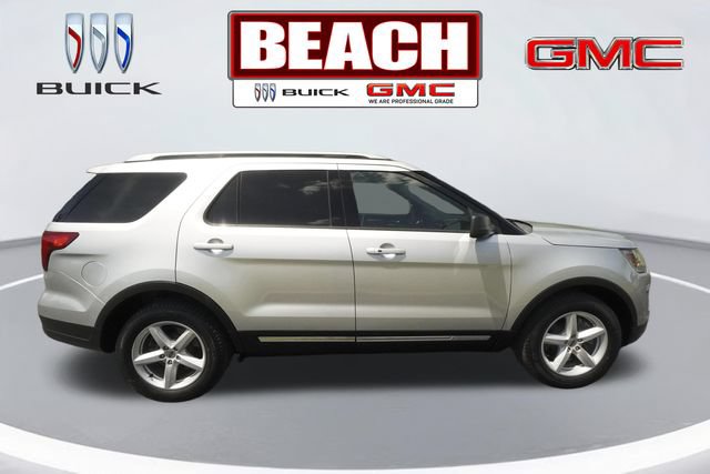 Used 2019 Ford Explorer XLT FWD image 2