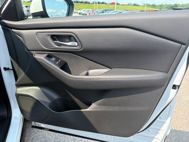 Used 2024 Nissan Rogue SV AWD/4WD image 23