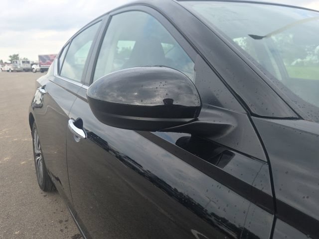 Used 2024 Nissan Altima 2.5 SV w/ SV Premium Package FWD image 5