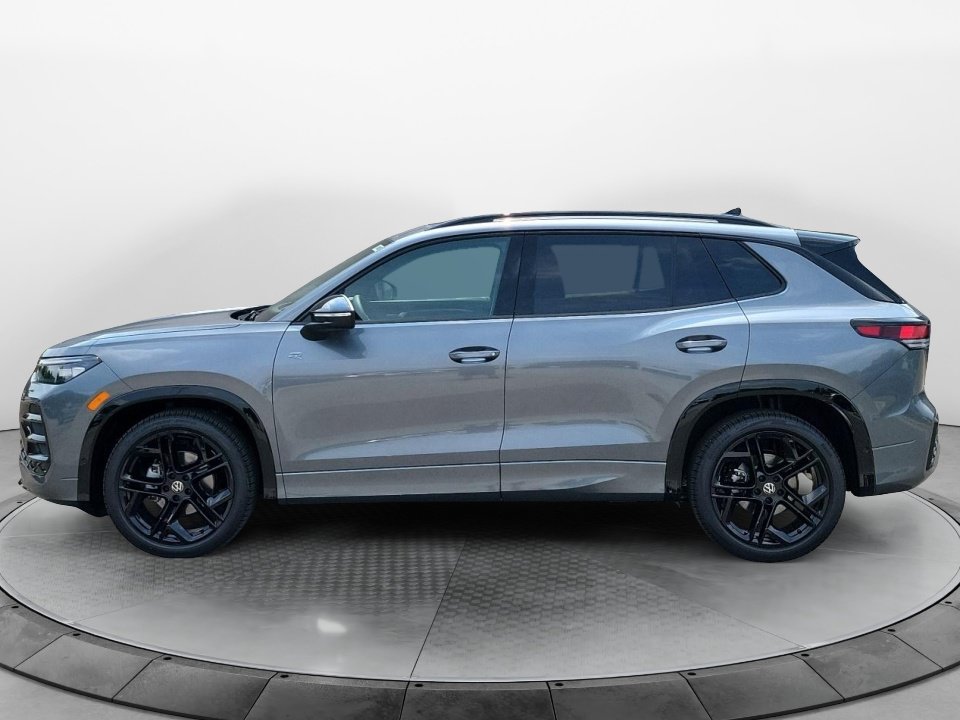 New 2026 Volkswagen Tiguan SE R-Line FWD image 4