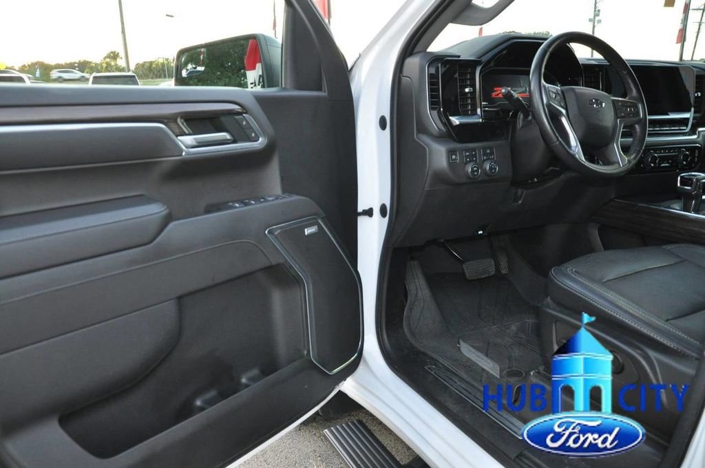 Used 2022 Chevrolet Silverado 1500 RST w/ Convenience Package II image 11