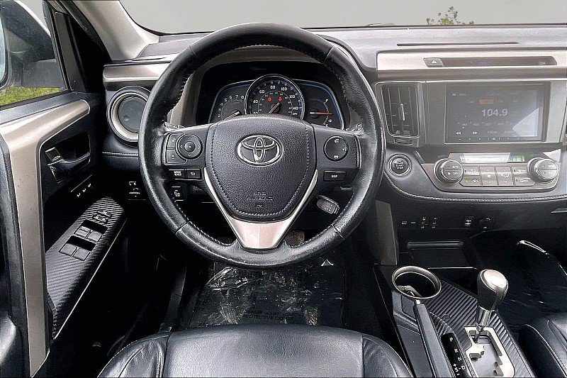Used 2015 Toyota RAV4 Limited w/ Technology Package AWD/4WD image 9