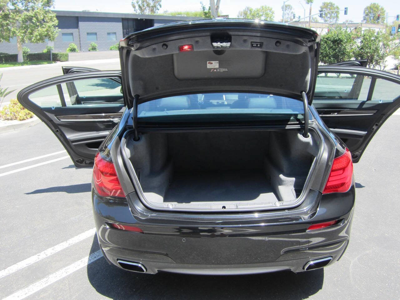 Used 2013 BMW 750i RWD image 11