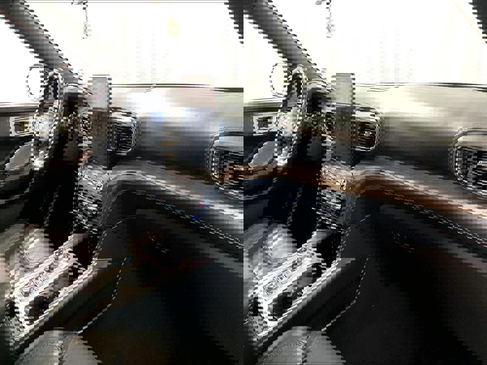 Used 2020 Ford Explorer Platinum w/ Premium Technology Package image 14