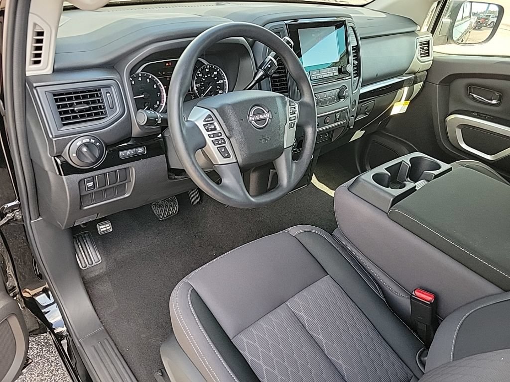 Used 2024 Nissan Titan SV AWD/4WD image 9