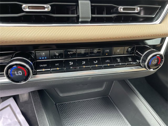 New 2026 Chevrolet Equinox ACTIV w/ Convenience Package III image 19