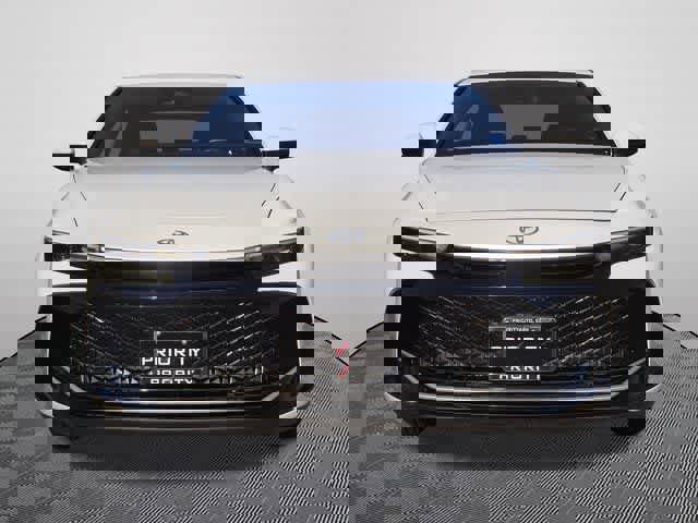 Used 2023 Toyota Crown XLE image 6