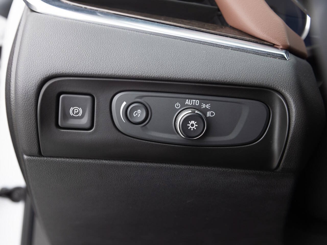 Used 2019 Buick Enclave Avenir w/ Avenir Technology Package AWD/4WD image 36