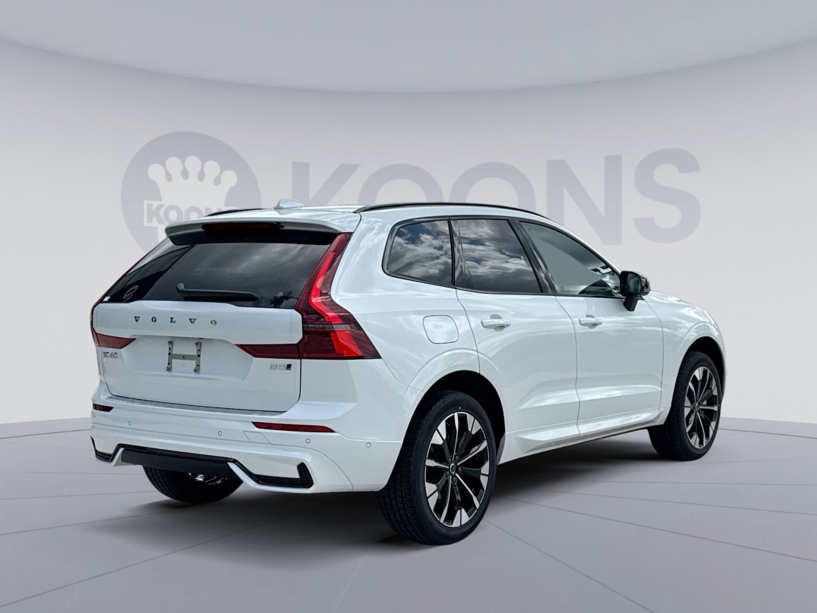 New 2026 Volvo XC60 B5 Plus w/ Protection Package Premier AWD/4WD image 7