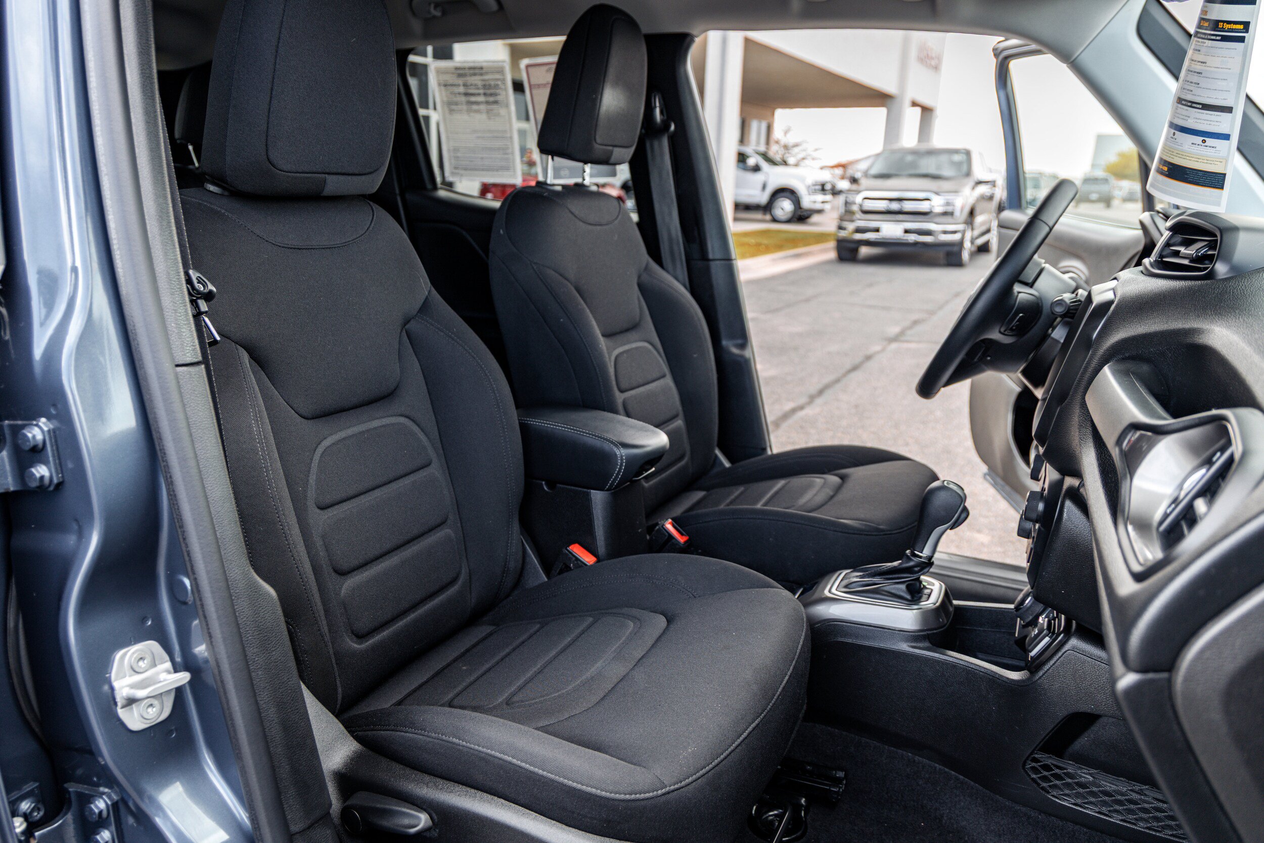 Used 2022 Jeep Renegade Latitude w/ Convenience Group AWD/4WD image 12
