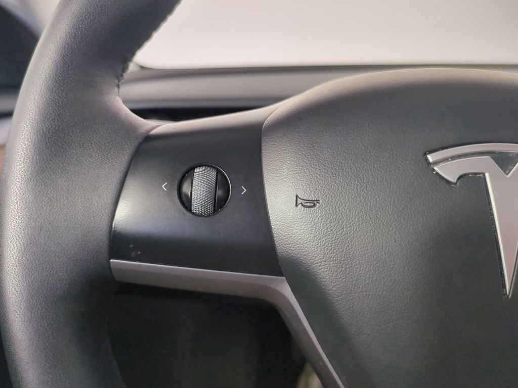 Used 2023 Tesla Model 3 Standard Range image 30